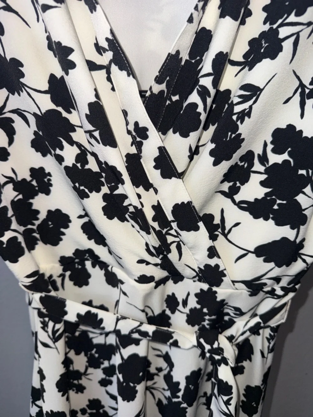 Robbie Bee Black and Cream Floral Wrap Midi Dress - Picture 3 of 8